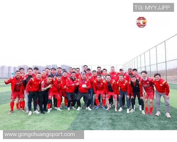 足球明星感动落泪与成龙相遇瞬间揭示人生真谛与梦想追求 足球明星感动落泪与成龙相遇瞬间揭示人生真谛与梦想追求