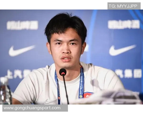 足球明星杨帅的个人简介与精彩瞬间全景展示