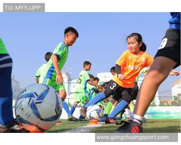 带儿子一起追梦的足球明星们在绿茵场上的亲子时光